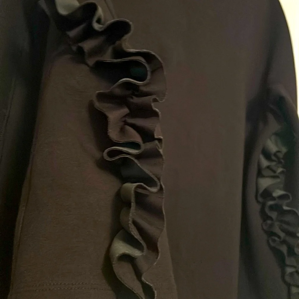 P Cill Ruffle Oversized Top Black S Fleece SOFT Feminine Career Classic